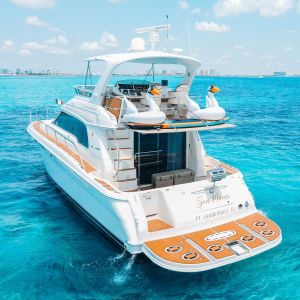 52 ft Sea Ray “Sea Mami” yacht cruising the turquoise waters of Cancun – I Live Where You Vacation | Yate Sea Ray “Sea Mami” de 52 pies navegando en las aguas turquesa de Cancún – I Live Where You Vacation