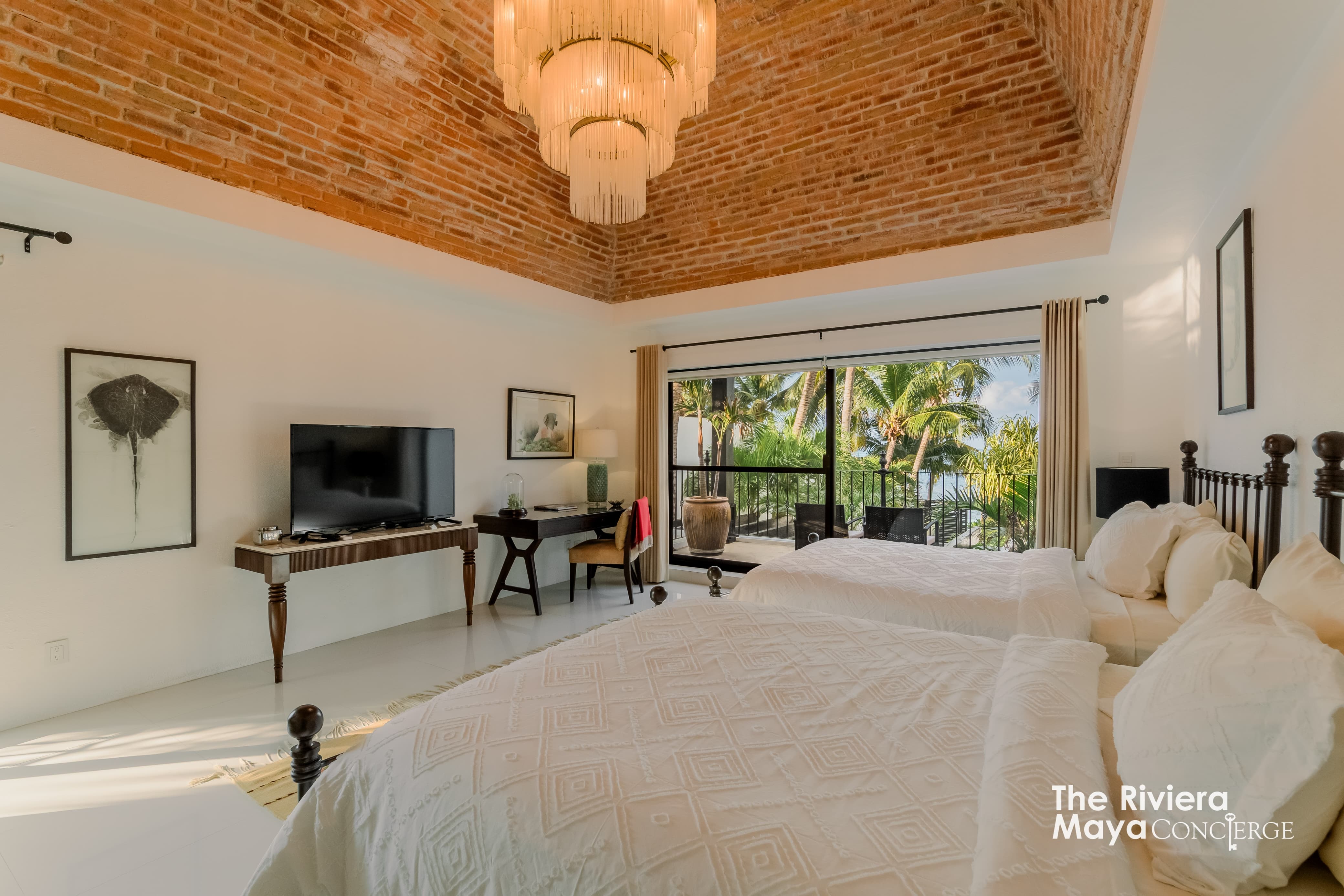 Elegant twin suite with ocean views and handcrafted details — Villa Albatros, part of I Live Where You Vacation’s Riviera Maya luxury villa collection. | Habitación twin elegante con vista al mar y detalles artesanales — Villa Albatros, parte de la colección de lujo Riviera Maya de I Live Where You Vacation.
