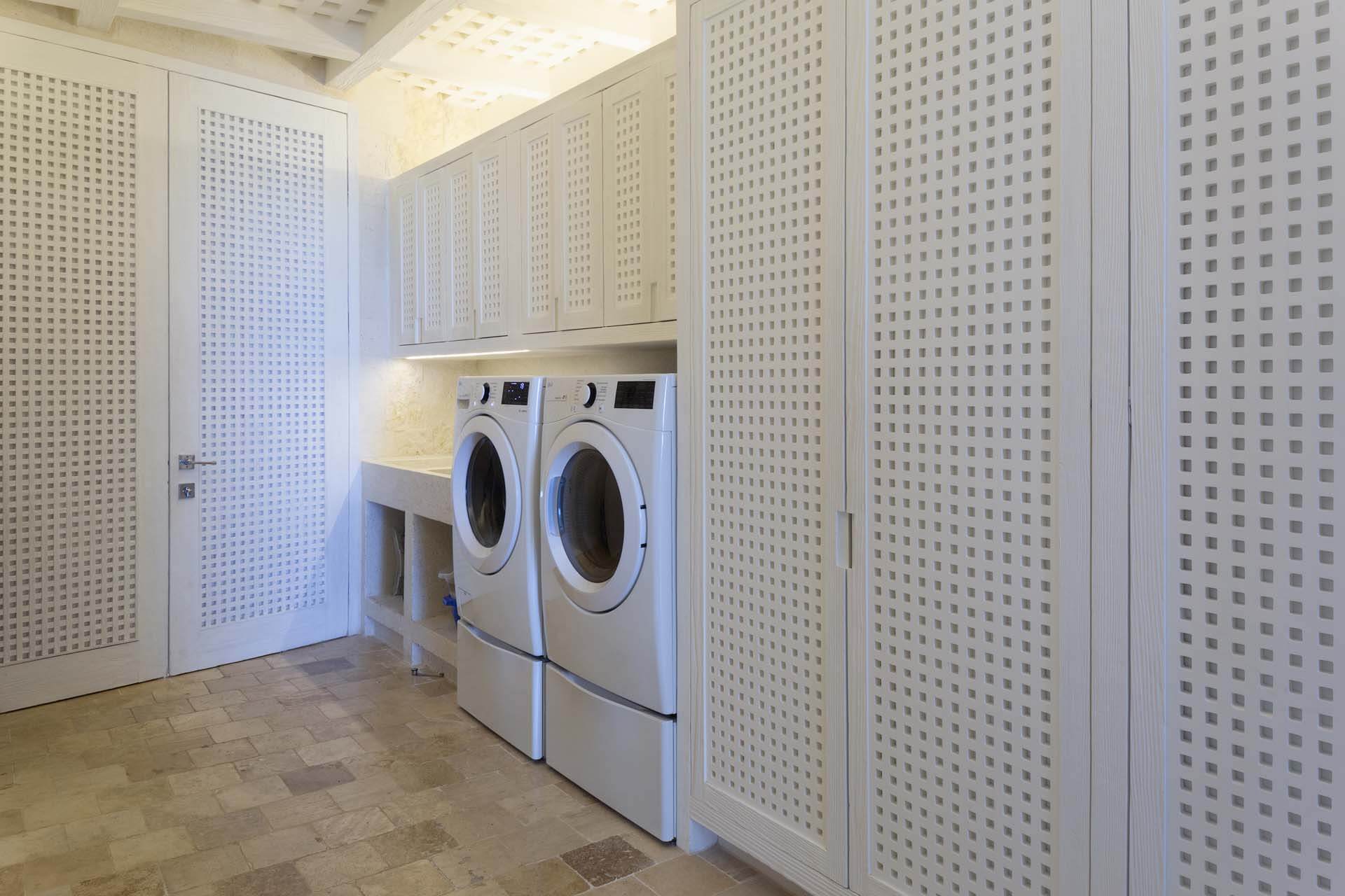 Behind every perfect stay, there’s thoughtful design — Villa Sha’s service area blends efficiency with elegance. | Detrás de cada estancia perfecta hay diseño inteligente — el área de servicio de Villa Sha combina eficiencia y elegancia.
