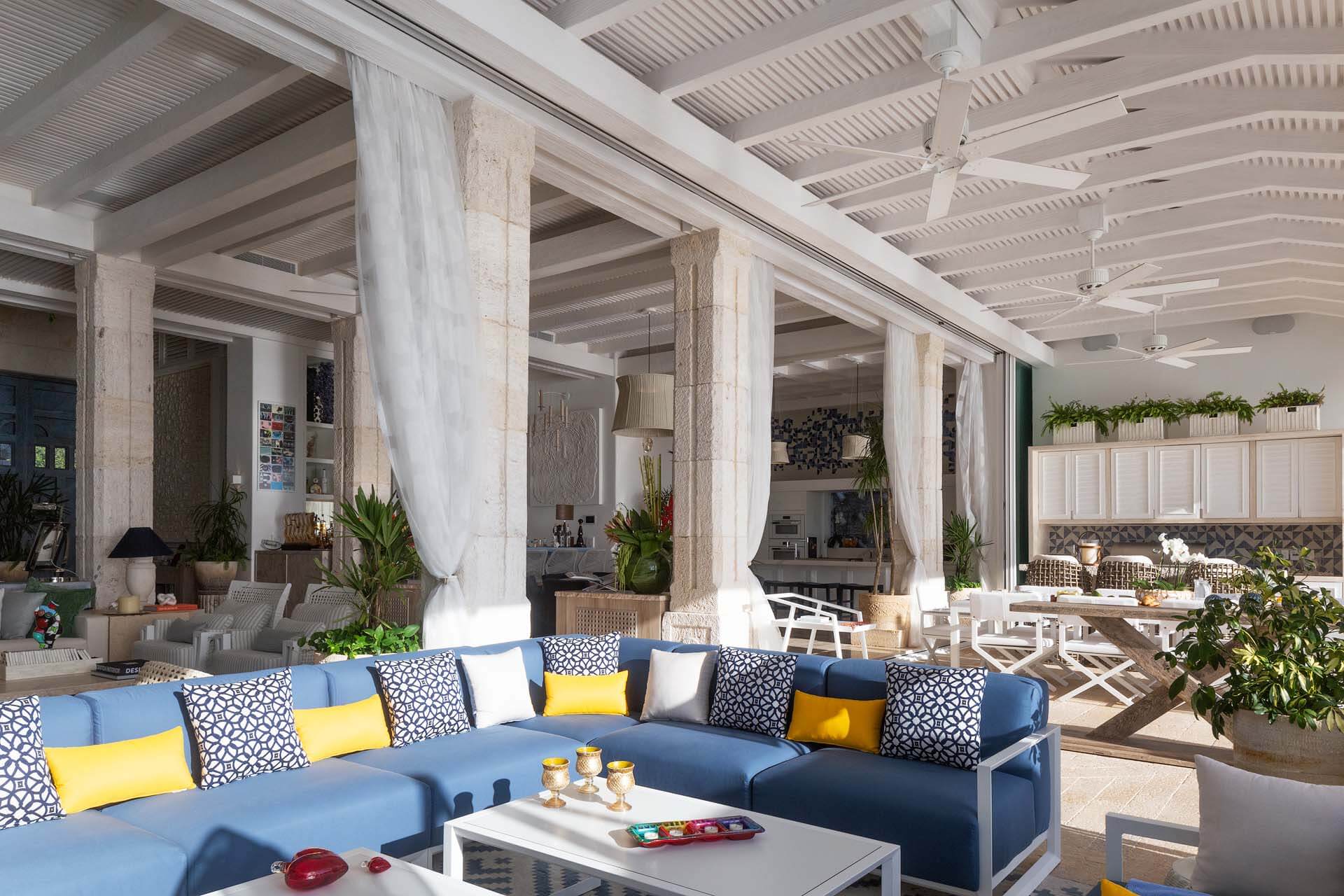 Where indoor elegance meets ocean breeze — Villa Sha’s open design invites relaxation and connection. | Donde la elegancia interior se encuentra con la brisa del mar — el diseño abierto de Villa Sha invita a relajarse y conectar.

