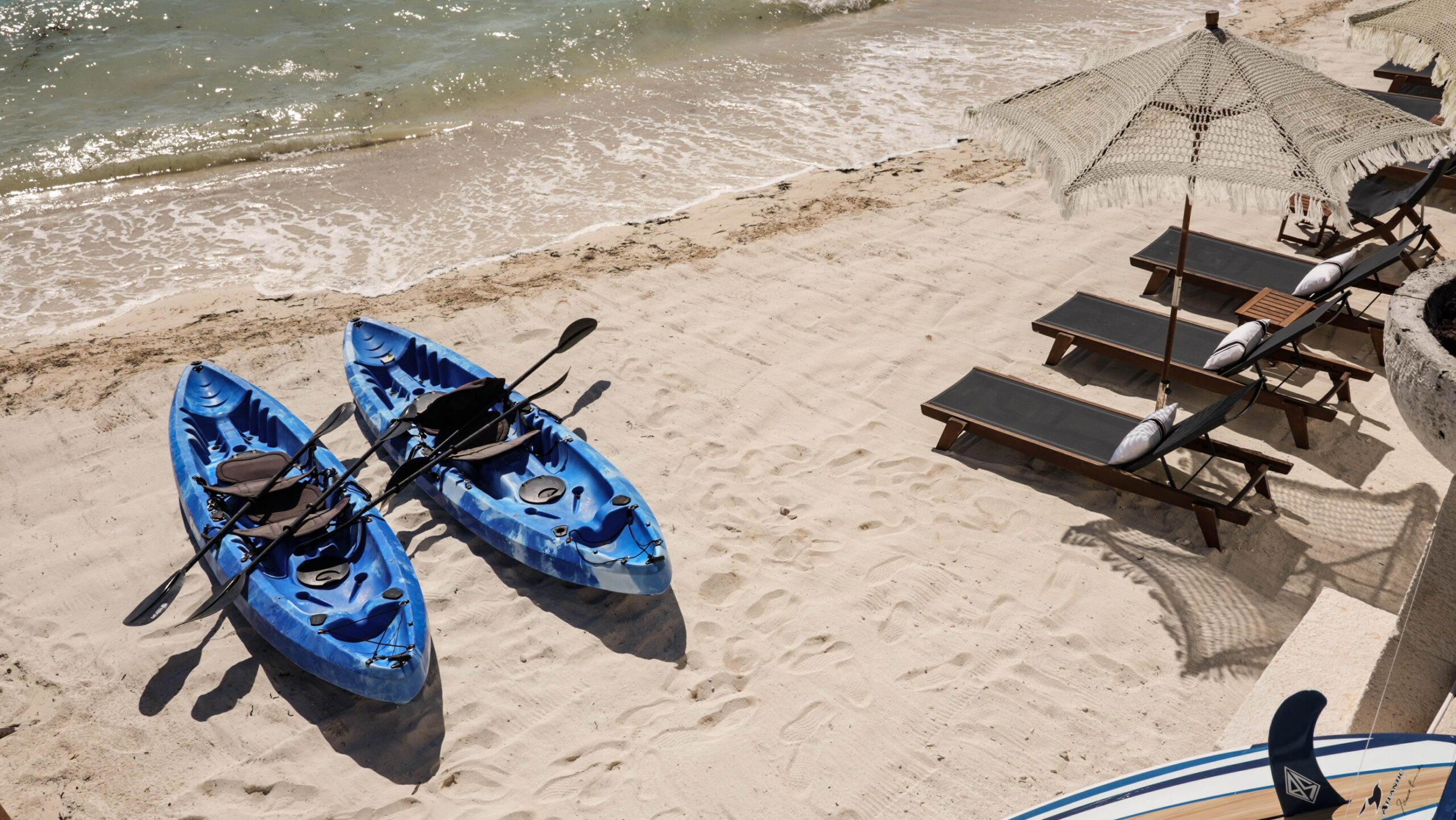 Enjoy oceanfront living at Villa Sha — where your private beach, kayaks, and luxury loungers await for a perfect Riviera Maya day. | Disfruta la vida frente al mar en Villa Sha — donde tu playa privada, kayaks y camastros de lujo te esperan para un día perfecto en la Riviera Maya.
