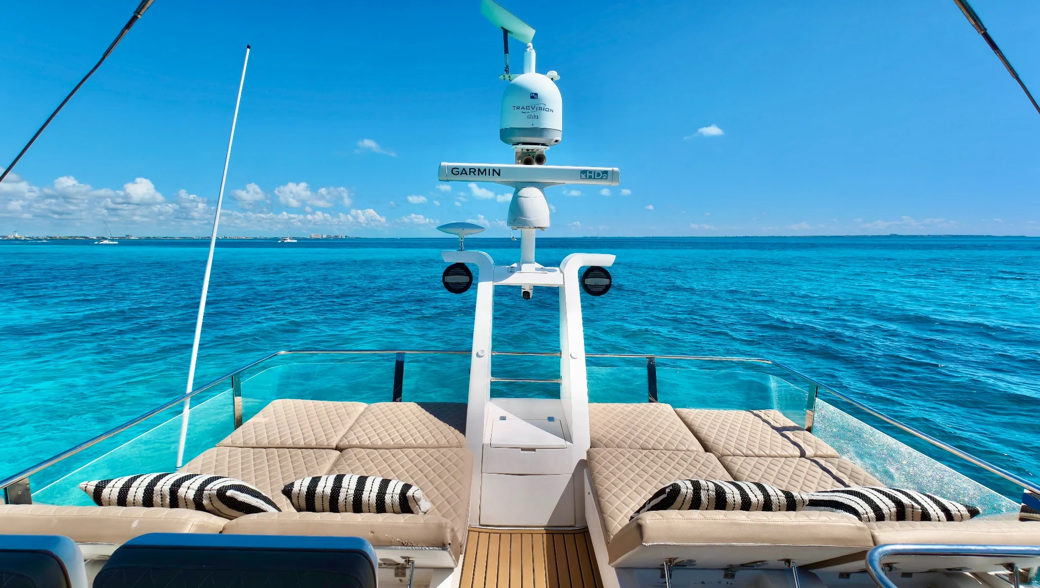 Addicted 70ft bow sunpads with turquoise view