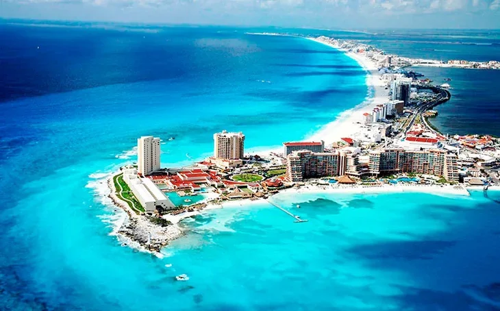 Cancún near Playa del Carmen with turquoise water, Hotel Zone and Caribbean gateway atmosphere.