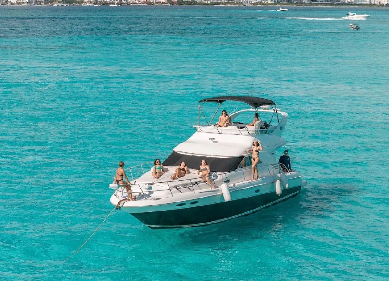 Guests on the bow of Magnus 40ft during a private Cancun yacht charter