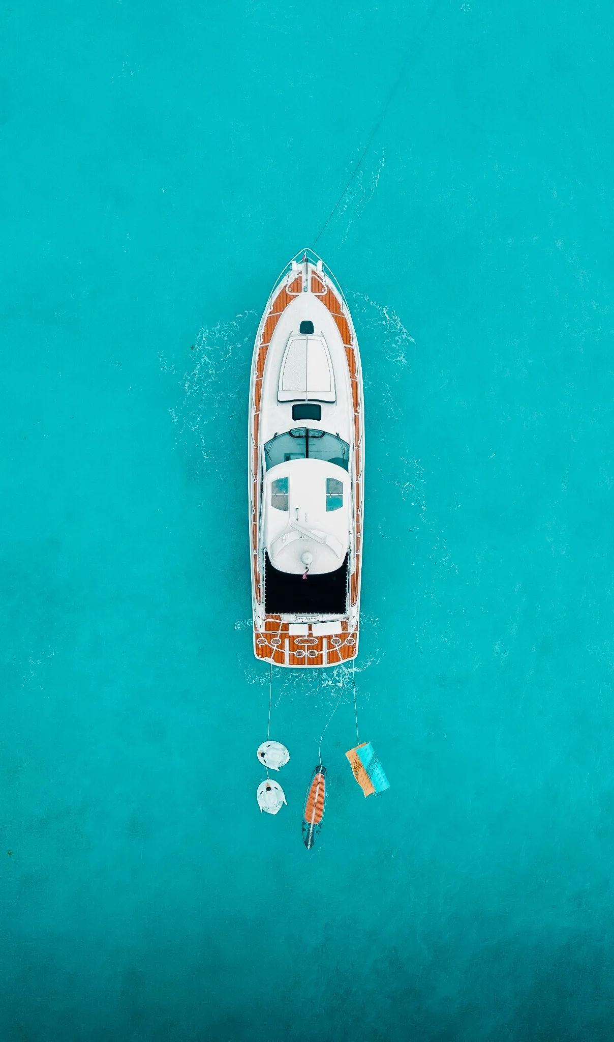 Sea Señor 50ft top view with water toys