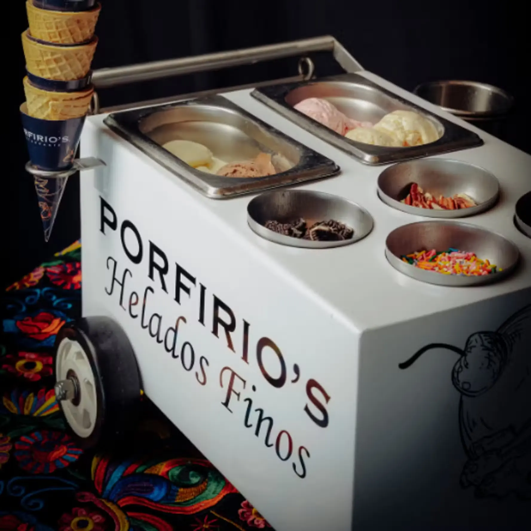 Artisan ice cream cart at Porfirio's Polanco
